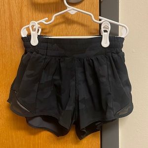 Lululemon Hotty Hots Low-Rise Lined Short 2.5”